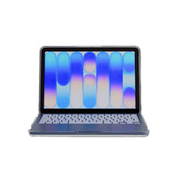 MacBook Neo dans un étui transparent