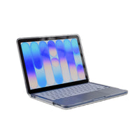MacBook Neo dans un étui transparent
