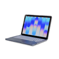 MacBook Neo dans un étui transparent