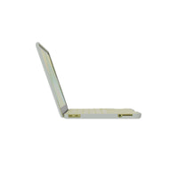 Funda protectora hipertransparente para el portátil Apple Neo sobre fondo blanco