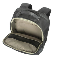 Mochila gris con compartimento frontal abierto sobre fondo blanco