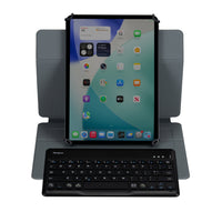 Tablet con base con teclado sobre un fondo blanco